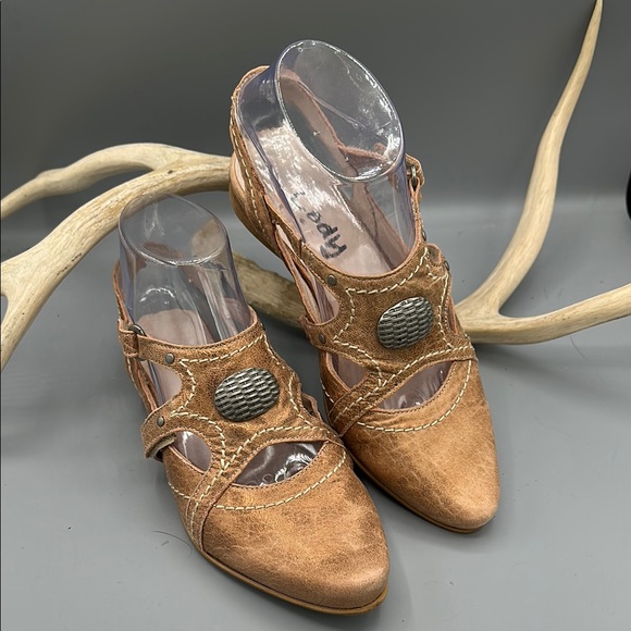 Lody Women’s Flats sz 36 - Picture 1 of 5